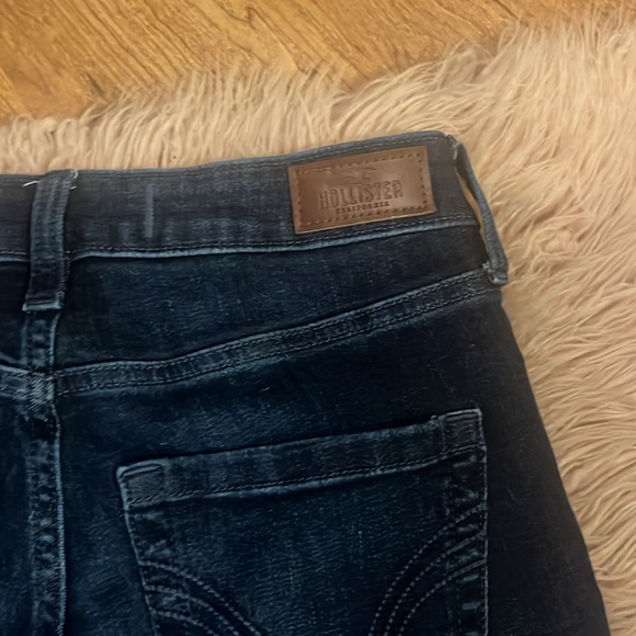 NWOT! Curvy High Rise Hollister Jeans - Picture 8 of 9